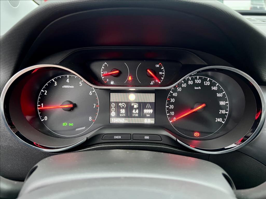 Opel Crossland X SUV 1,5 l 75 kw