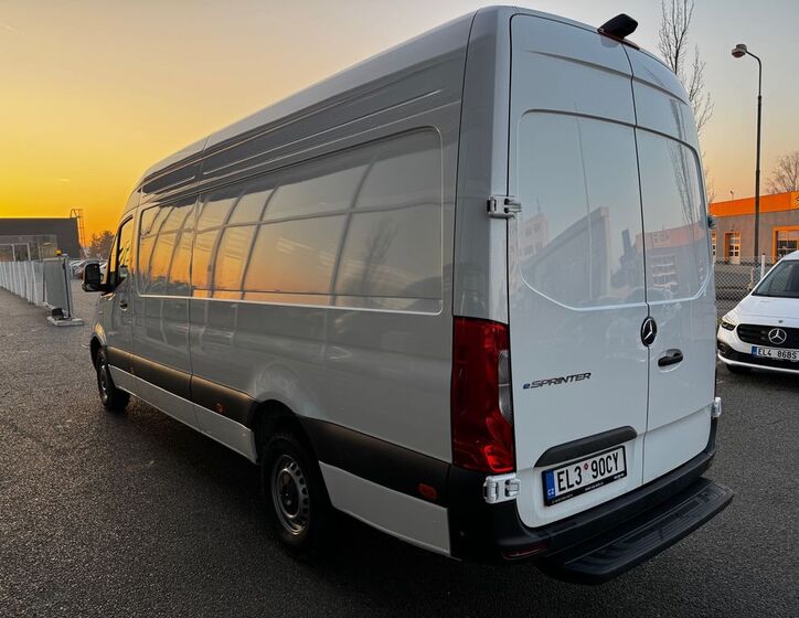 Mercedes-Benz Sprinter 2