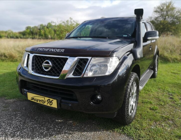 Nissan Pathfinder Kombi 2,5 l 140 kw