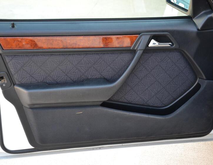 Mercedes-Benz 124 12