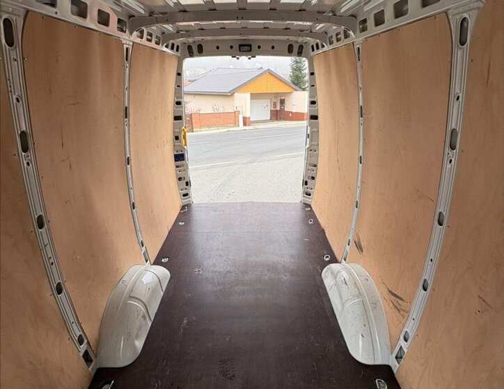 Iveco Daily Skříň 3,0 l 129 kw