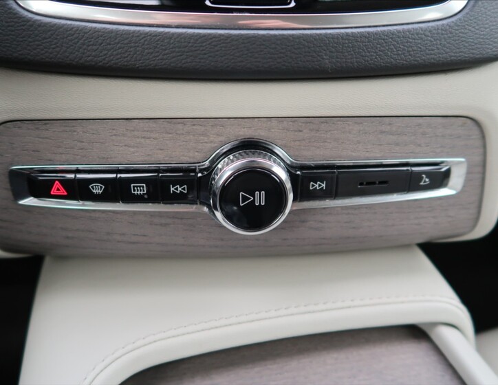 Volvo XC90 28