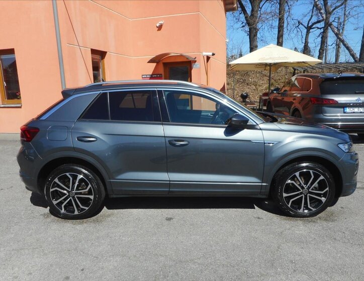 Volkswagen T-Roc SUV / Terénní 1,5 l 110 kw