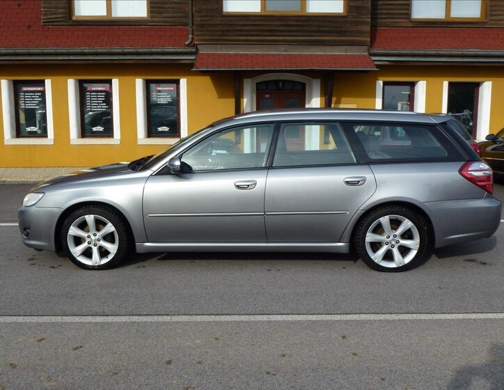 Subaru Legacy Kombi 2,0 l 121 kw