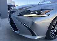 Lexus ES 300h Sedan / Limuzína 2,5 l 131 kw
