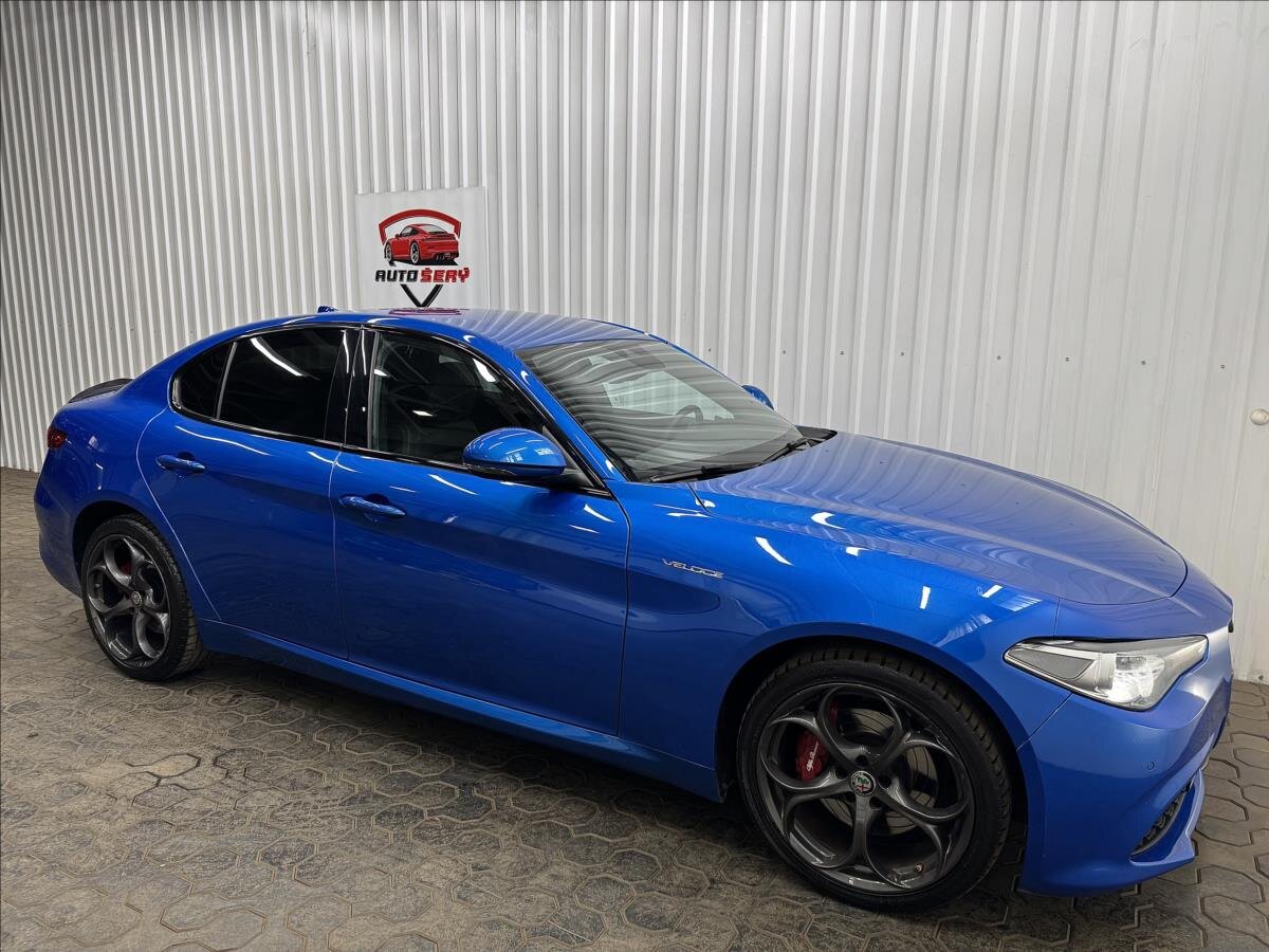 Alfa Romeo Giulia Sedan / Limuzína 2,0 l 206 kw