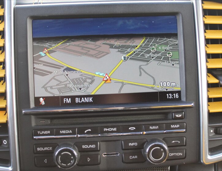 Porsche Cayenne SUV 4,8 l 397 kw