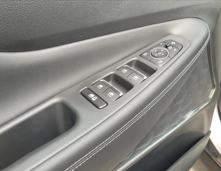 Hyundai Santa Fe SUV 1,6 l 195 kw