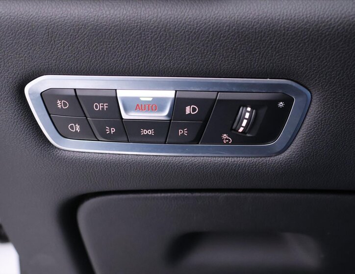 BMW X5 SUV / Terénní 3,0 l 195 kw