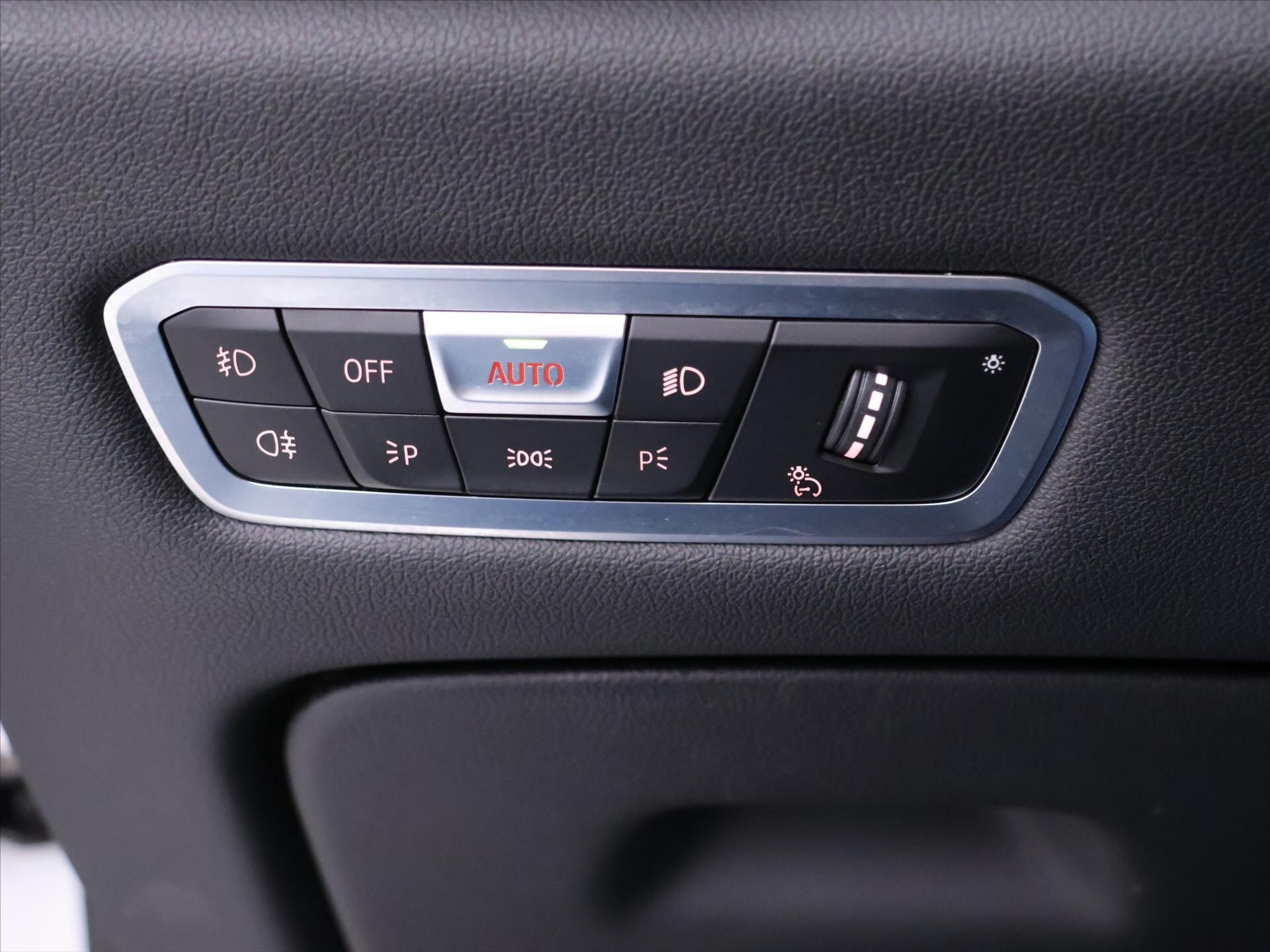 BMW X5 SUV / Terénní 3,0 l 195 kw