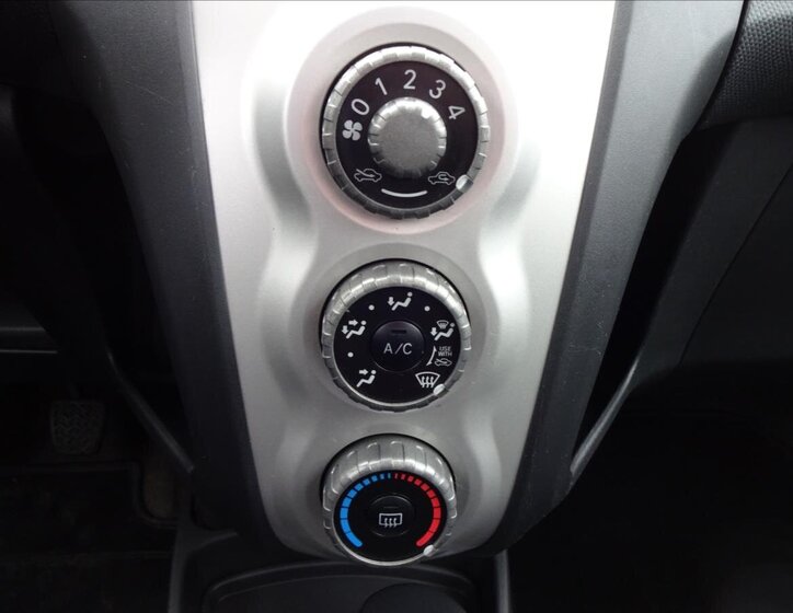 Toyota Yaris Hatchback 998,0 51 kw