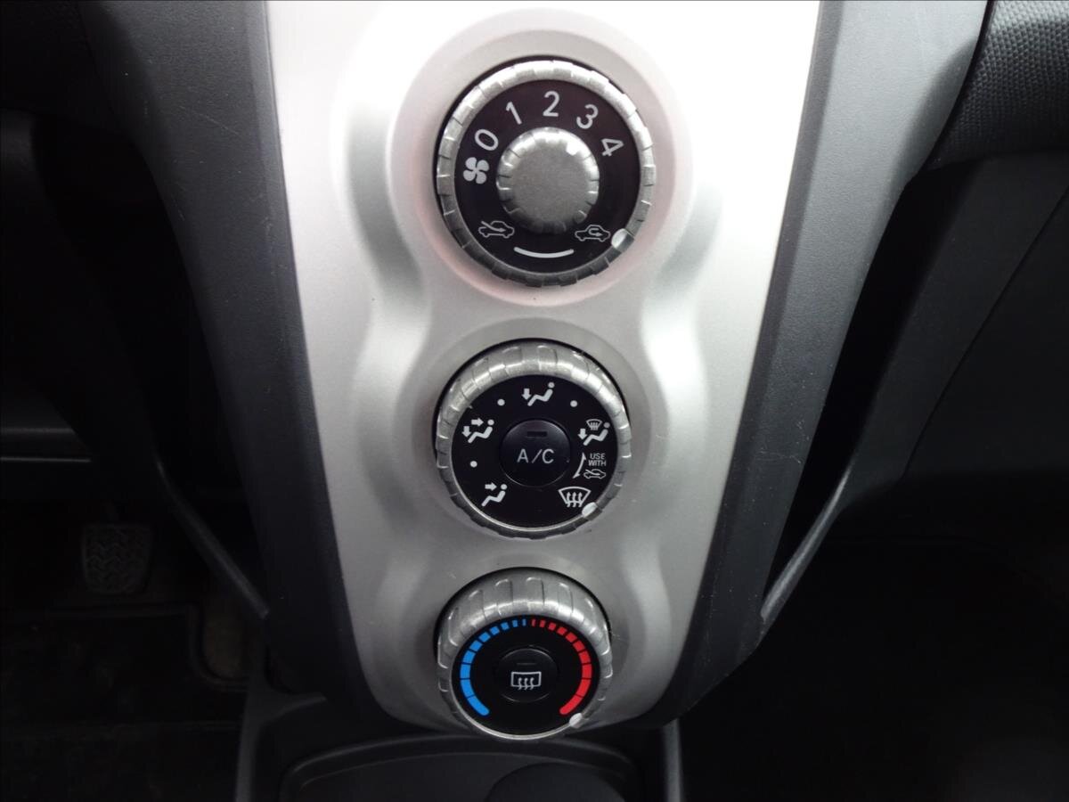 Toyota Yaris Hatchback 998,0 51 kw