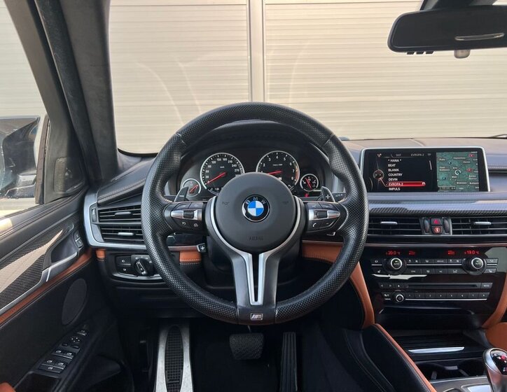 BMW X6 SUV / Terénní 4,4 l 512 kw