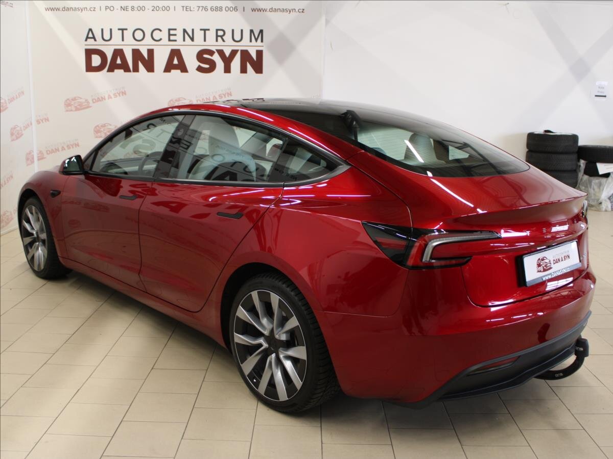 Tesla Model 3 Sedan / Limuzína 0,0 366 kw
