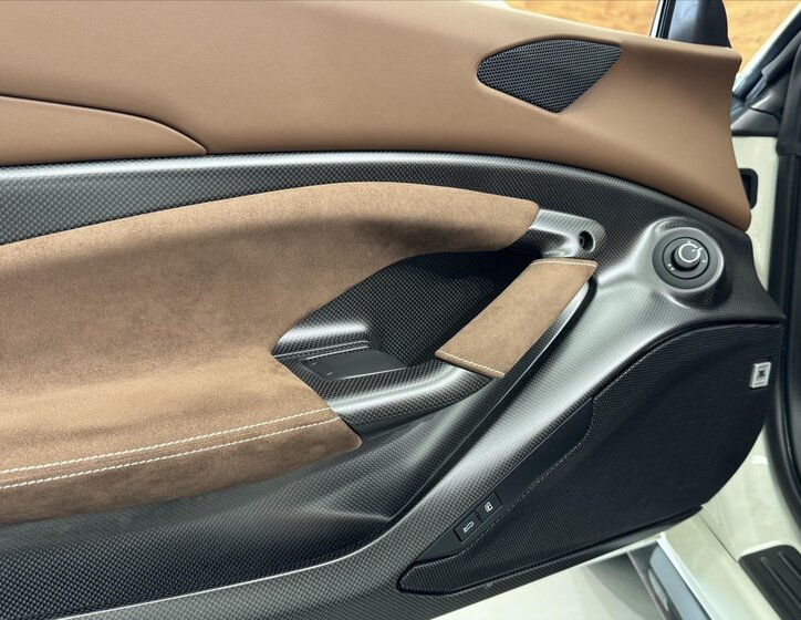 Ferrari F8 Kabriolet 3,9 l 530 kw