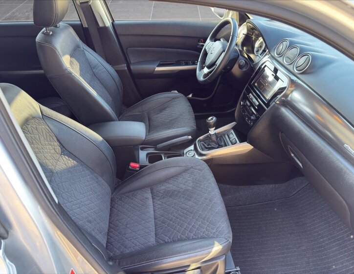 Suzuki Vitara SUV / Terénní 1,4 l 95 kw