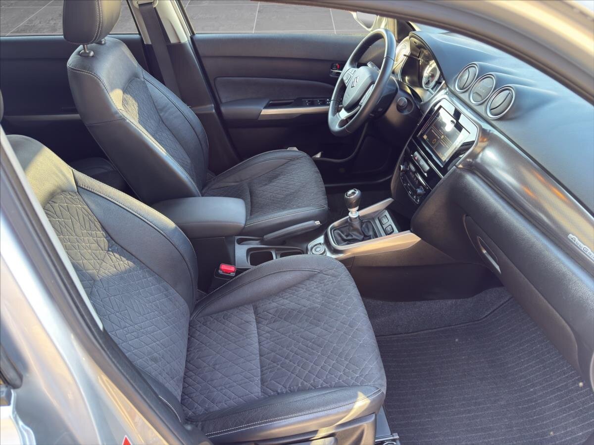 Suzuki Vitara SUV / Terénní 1,4 l 95 kw