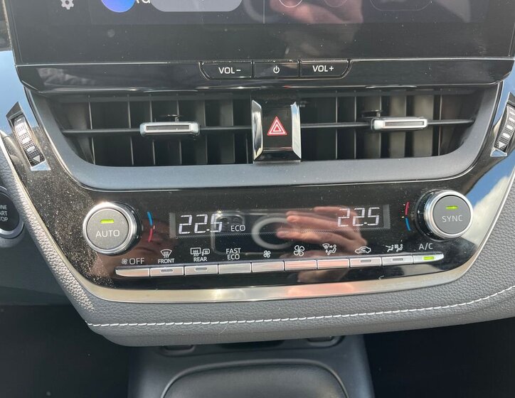 Toyota Corolla Sedan / Limuzína 1,5 l 92 kw