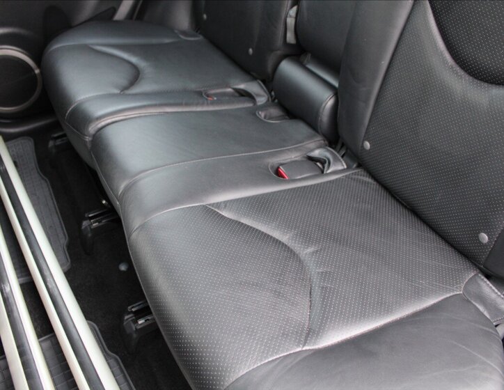 Toyota RAV4 SUV 2,2 l 100 kw