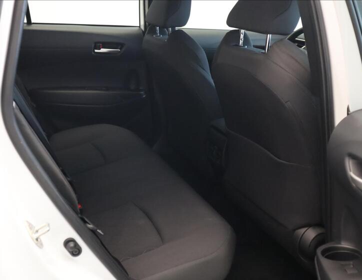 Toyota Corolla Cross 16