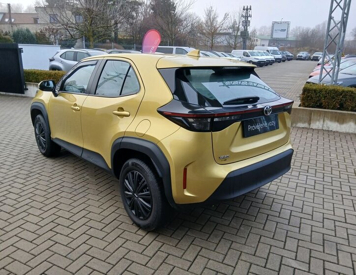 Toyota Yaris Cross 4