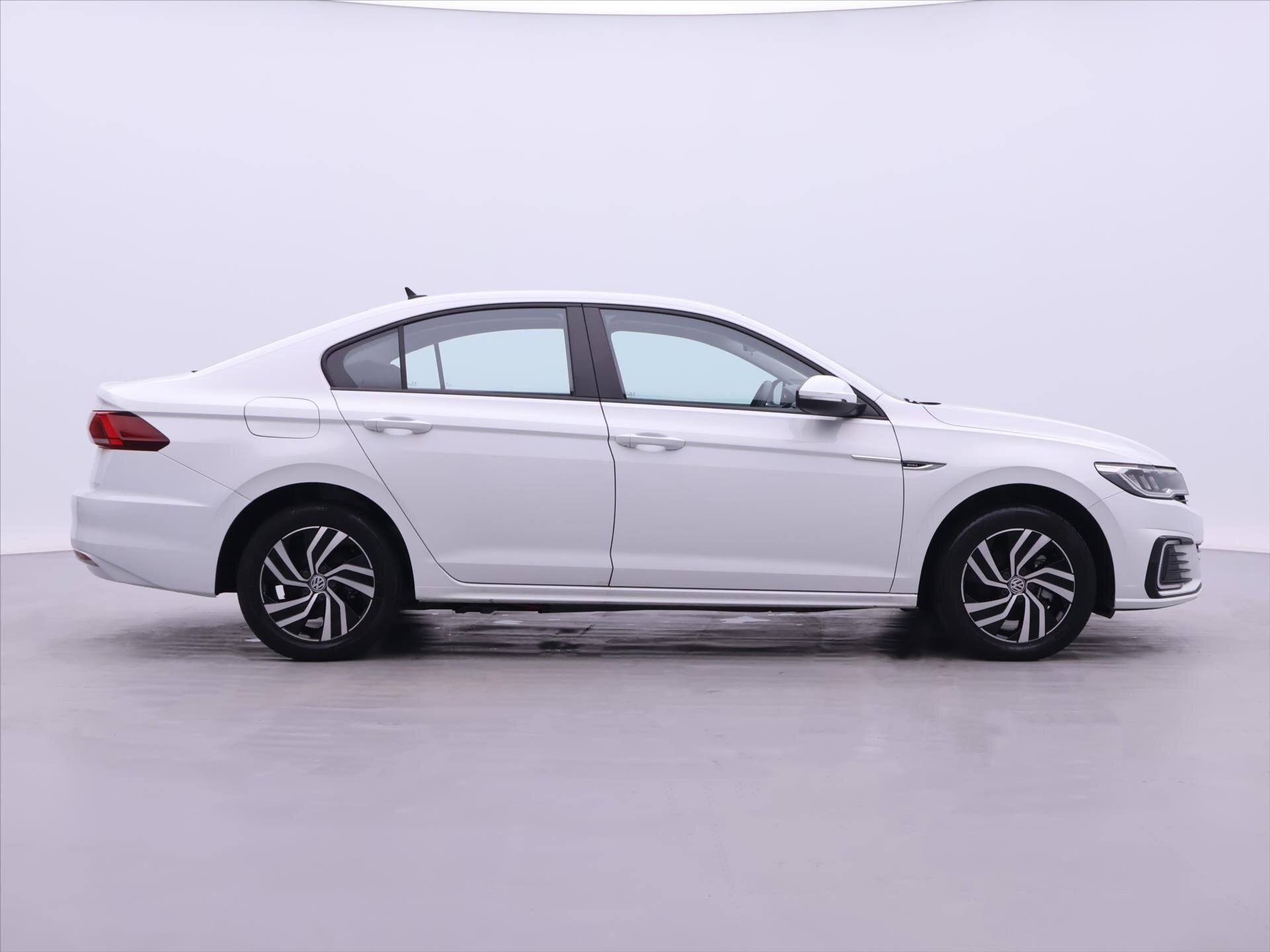 Volkswagen Bora Sedan / Limuzína 0,0 100 kw