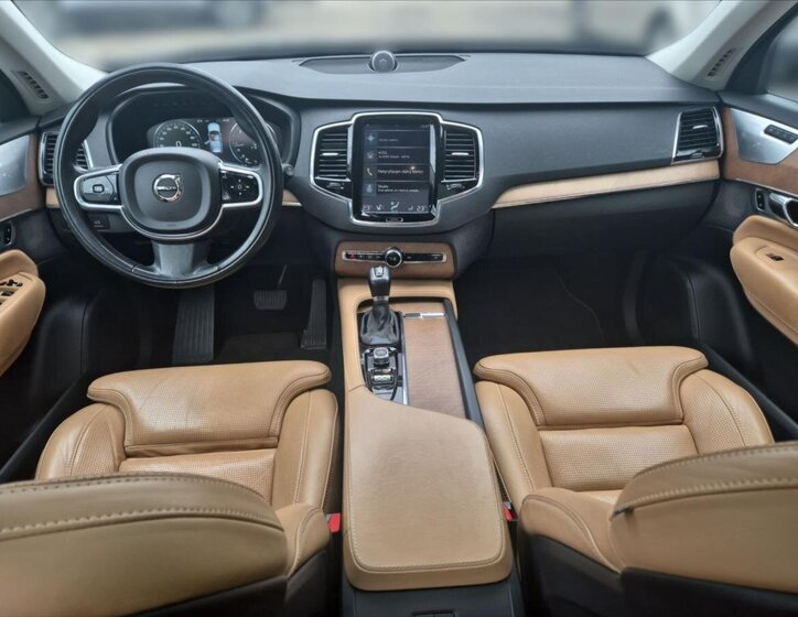 Volvo XC90 SUV / Terénní 2,0 l 165 kw