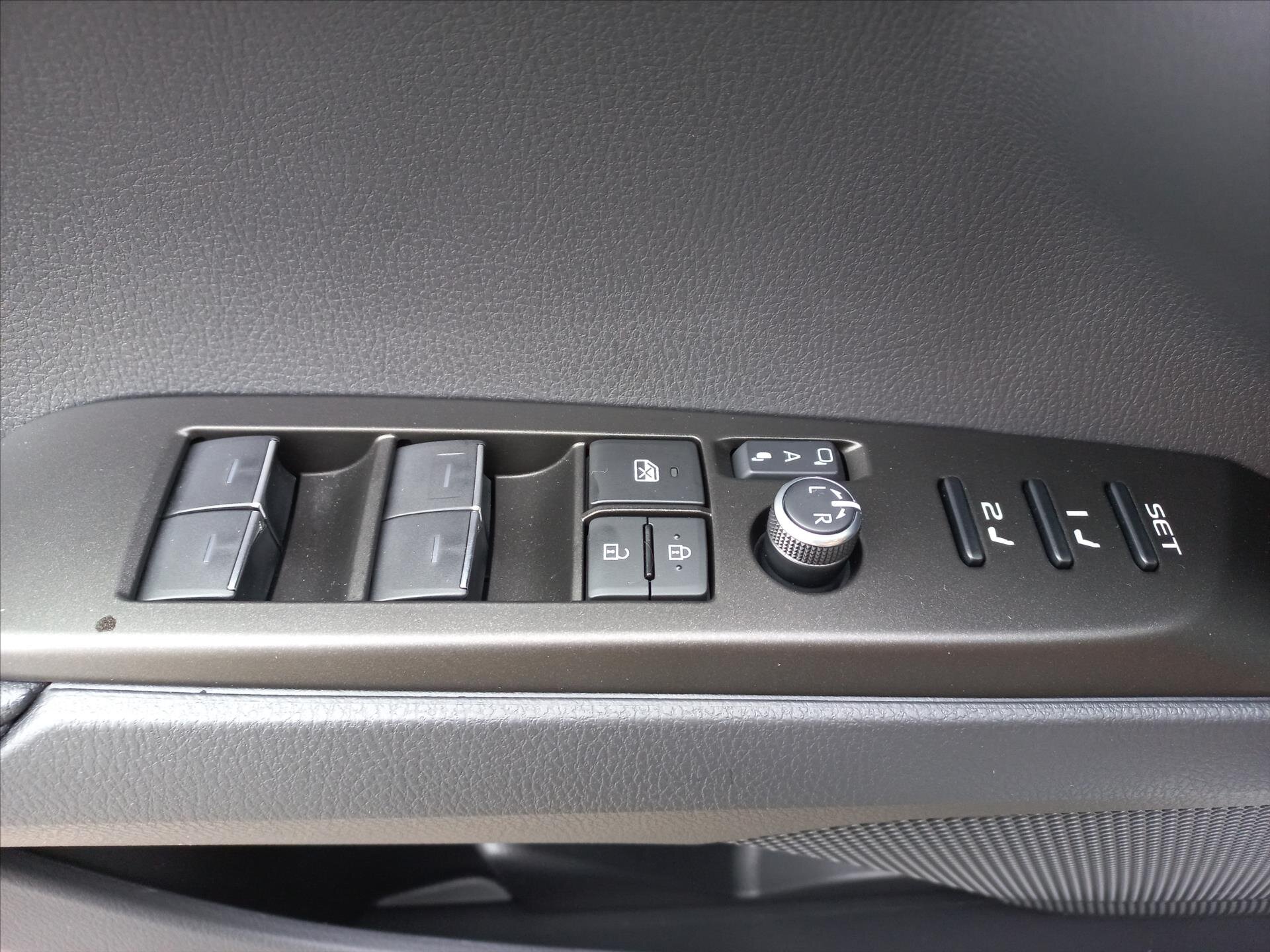 Toyota Camry Sedan / Limuzína 2,5 l 137 kw