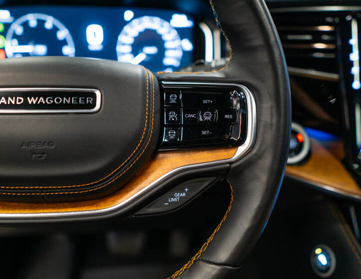 Jeep Grand Wagoneer SUV 6,4 l 351 kw