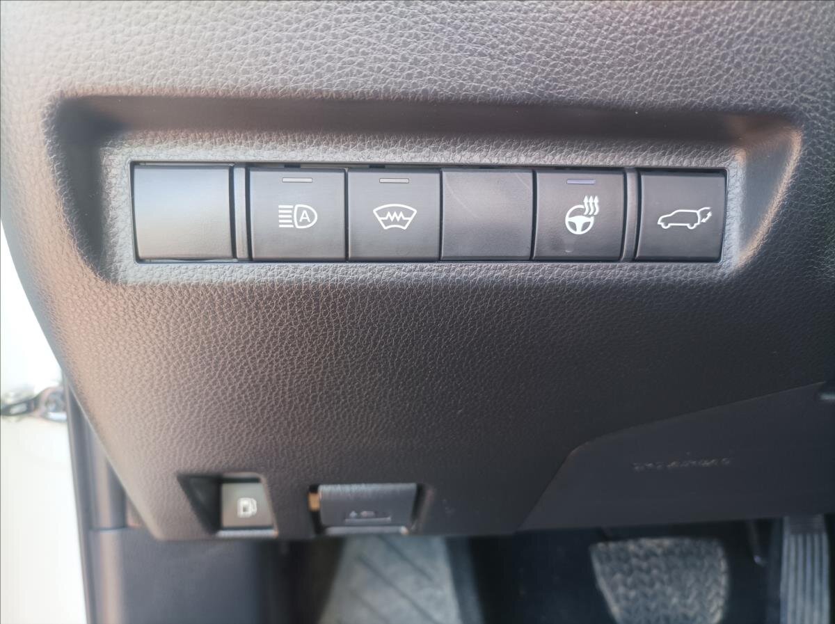 Toyota RAV4 SUV / Terénní 2,5 l 131 kw