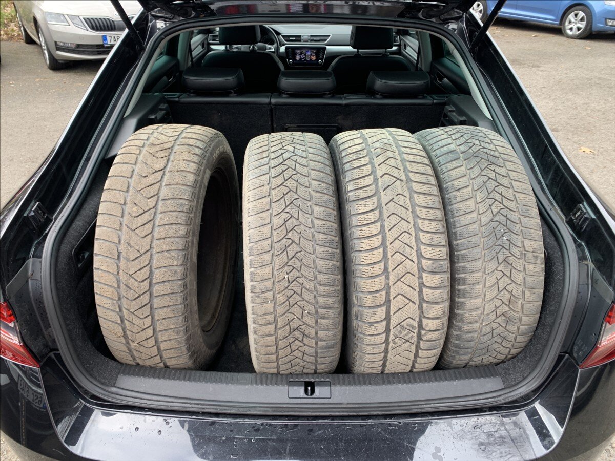 Škoda Superb Sedan / Limuzína 1,5 l 110 kw