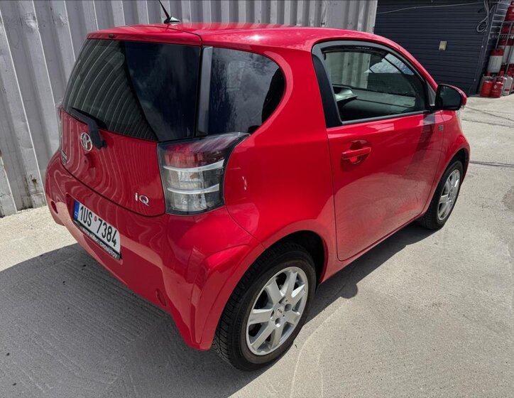 Toyota iQ Hatchback 998,0 50 kw