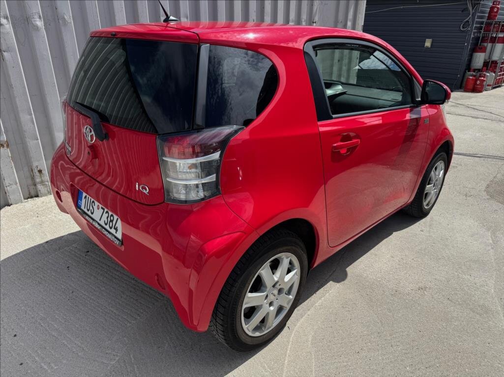 Toyota iQ Hatchback 998,0 50 kw