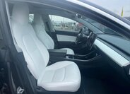 Tesla Model 3 Sedan / Limuzína 0,0 239 kw