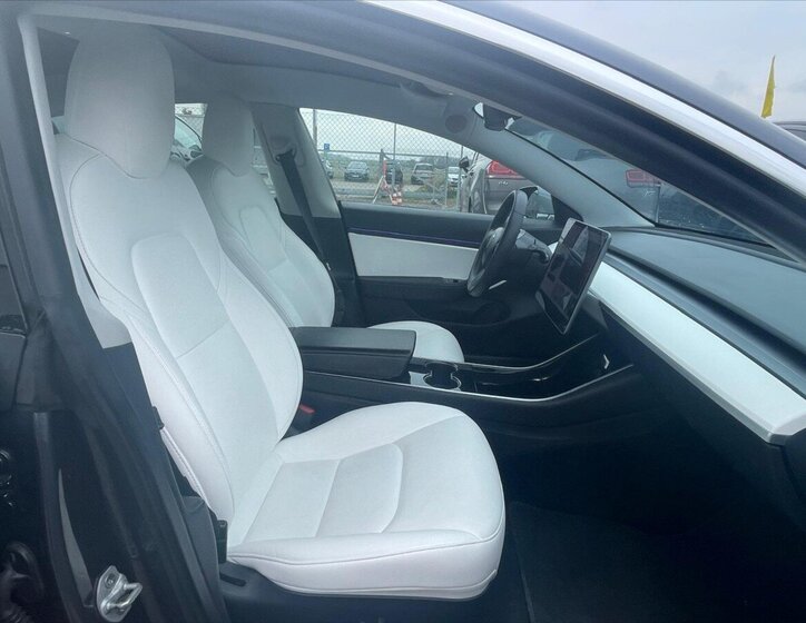 Tesla Model 3 Sedan / Limuzína 0,0 239 kw
