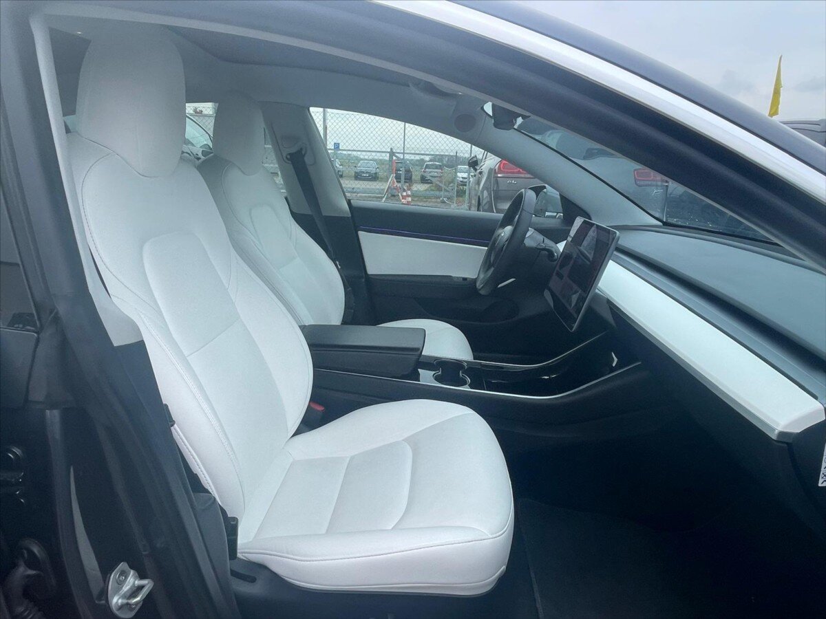 Tesla Model 3 Sedan / Limuzína 0,0 239 kw