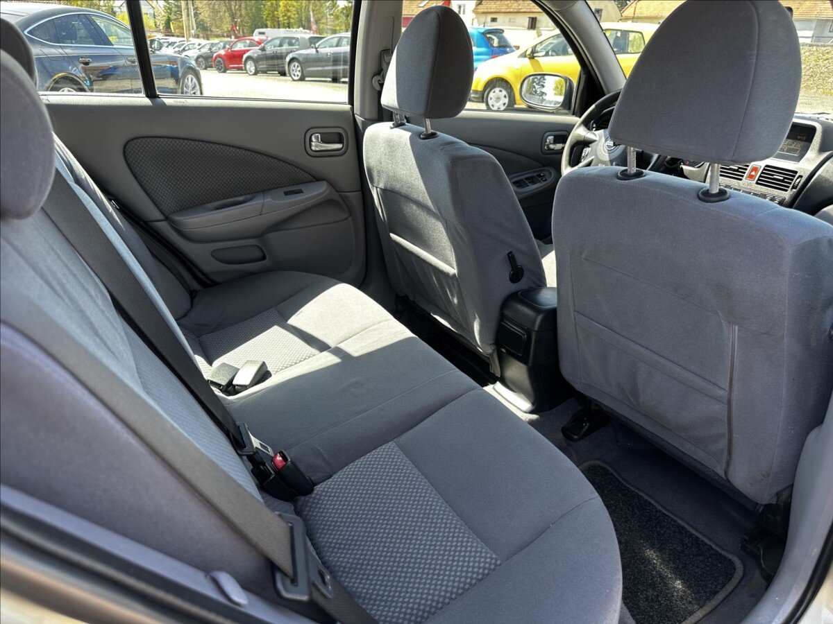 Nissan Almera Hatchback 1,5 l 72 kw