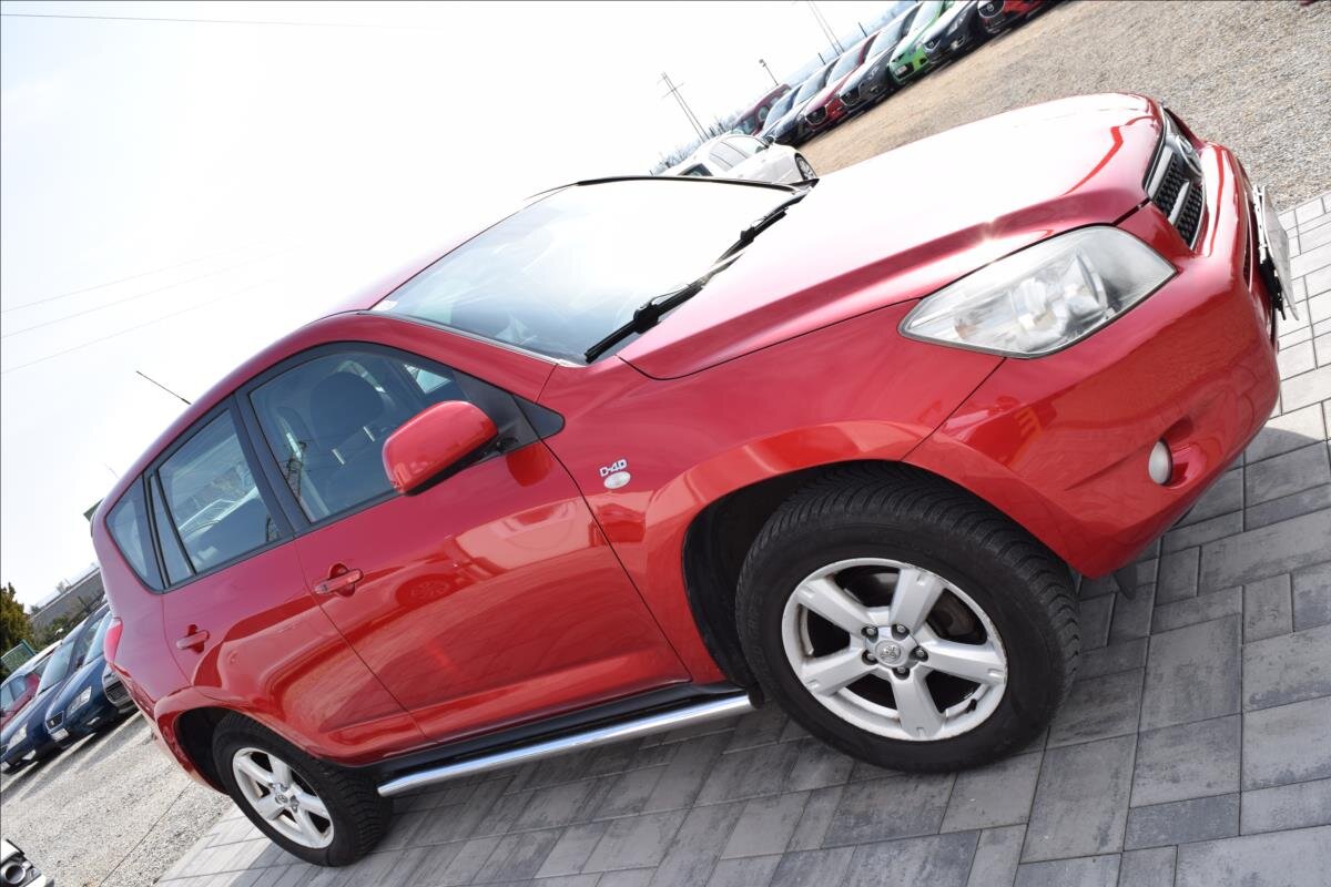 Toyota RAV4 SUV / Terénní 2,2 l 100 kw