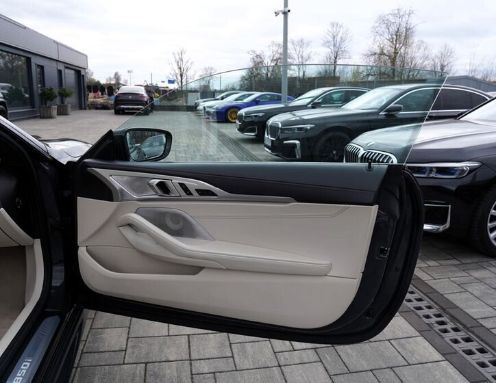 BMW Řada 8 Kabriolet 4,4 l 390 kw
