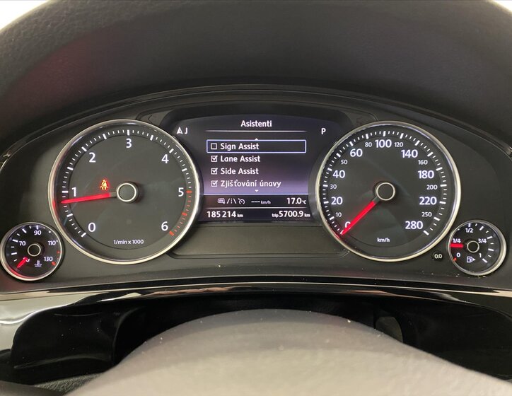 Volkswagen Touareg 11