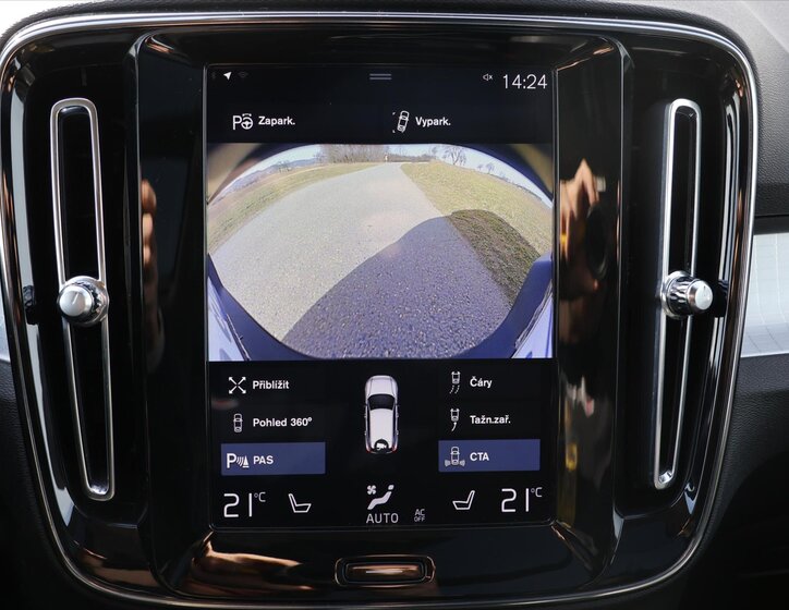 Volvo XC40 SUV / Terénní 2,0 l 140 kw