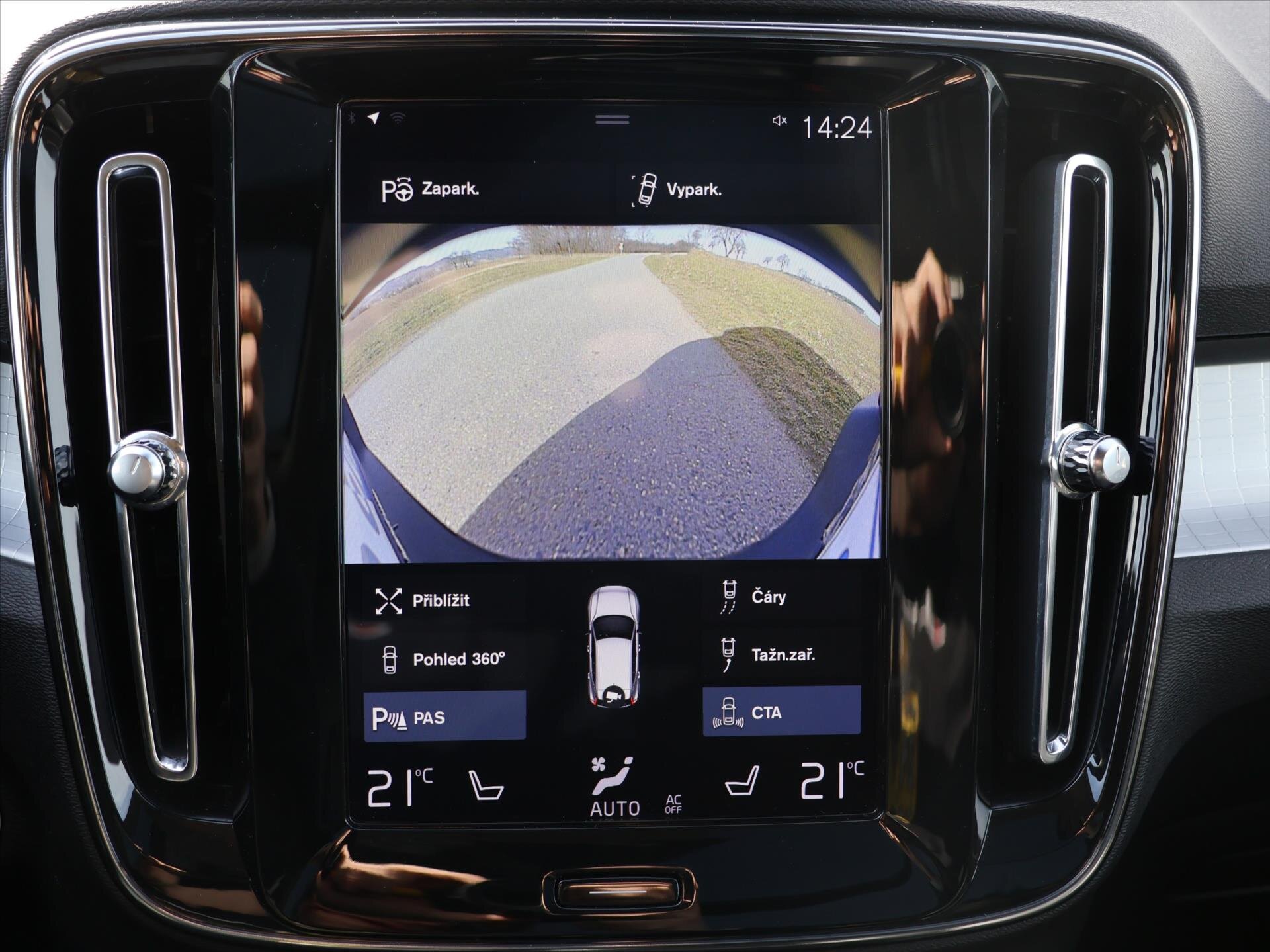 Volvo XC40 SUV / Terénní 2,0 l 140 kw