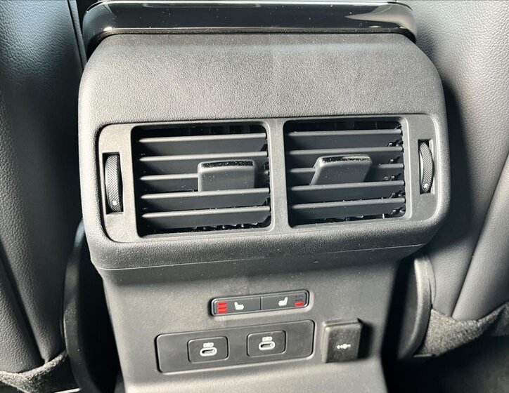 Land Rover Range Rover Velar SUV / Terénní 2,0 l 150 kw