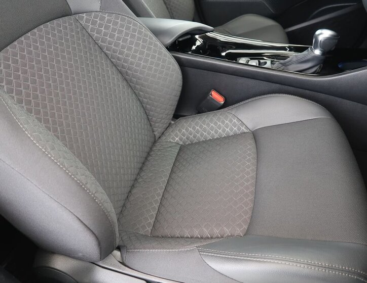 Toyota C-HR SUV / Terénní 1,8 l 72 kw