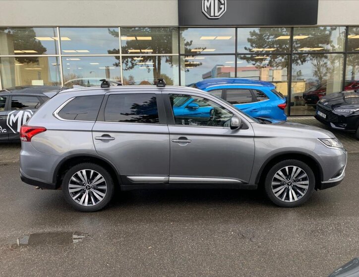 Mitsubishi Outlander SUV 2,0 l 110 kw