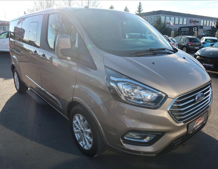 Ford Tourneo Custom 2