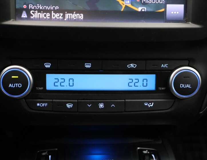 Toyota Avensis Kombi 2,0 l 105 kw