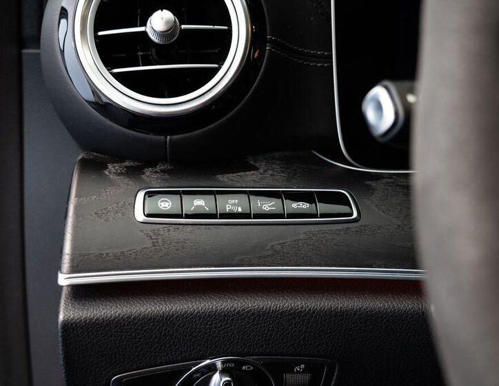 Mercedes-Benz Třídy E 19