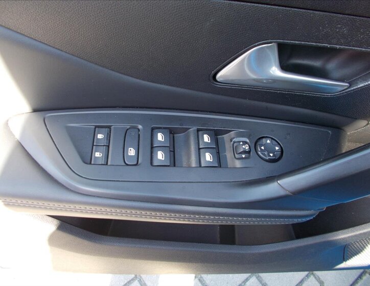 Peugeot 308 Hatchback 1,5 l 96 kw