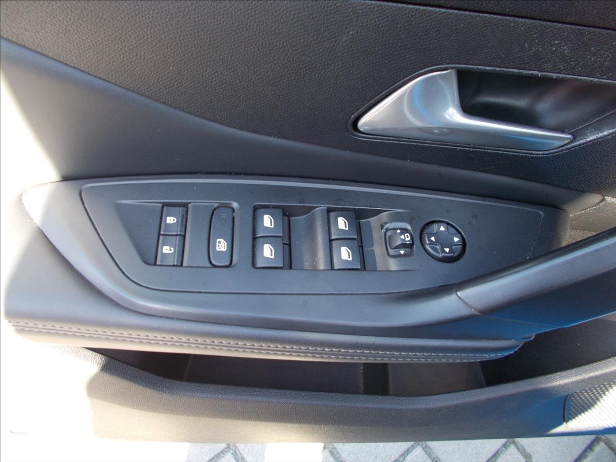 Peugeot 308 Hatchback 1,5 l 96 kw